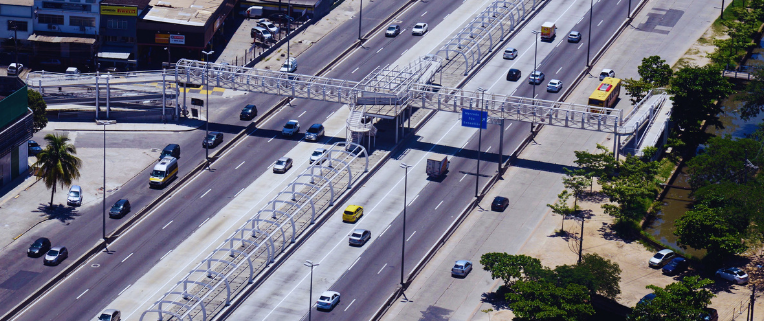 foto aerea de vias urbanas